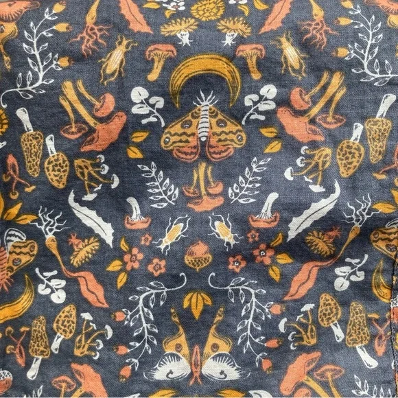 Duluth Women’s XL Printmaker Patterned Button-Up Shirt Mushrooms and Moths - Picture 8 of 9